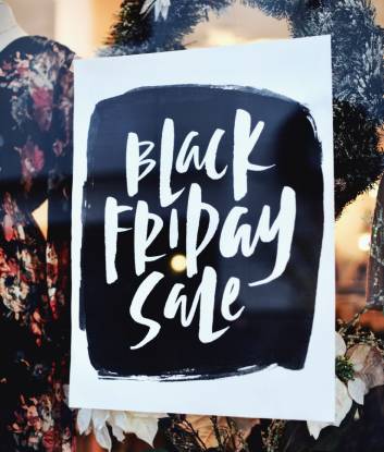 A black friday holiday retargeting sale sign
